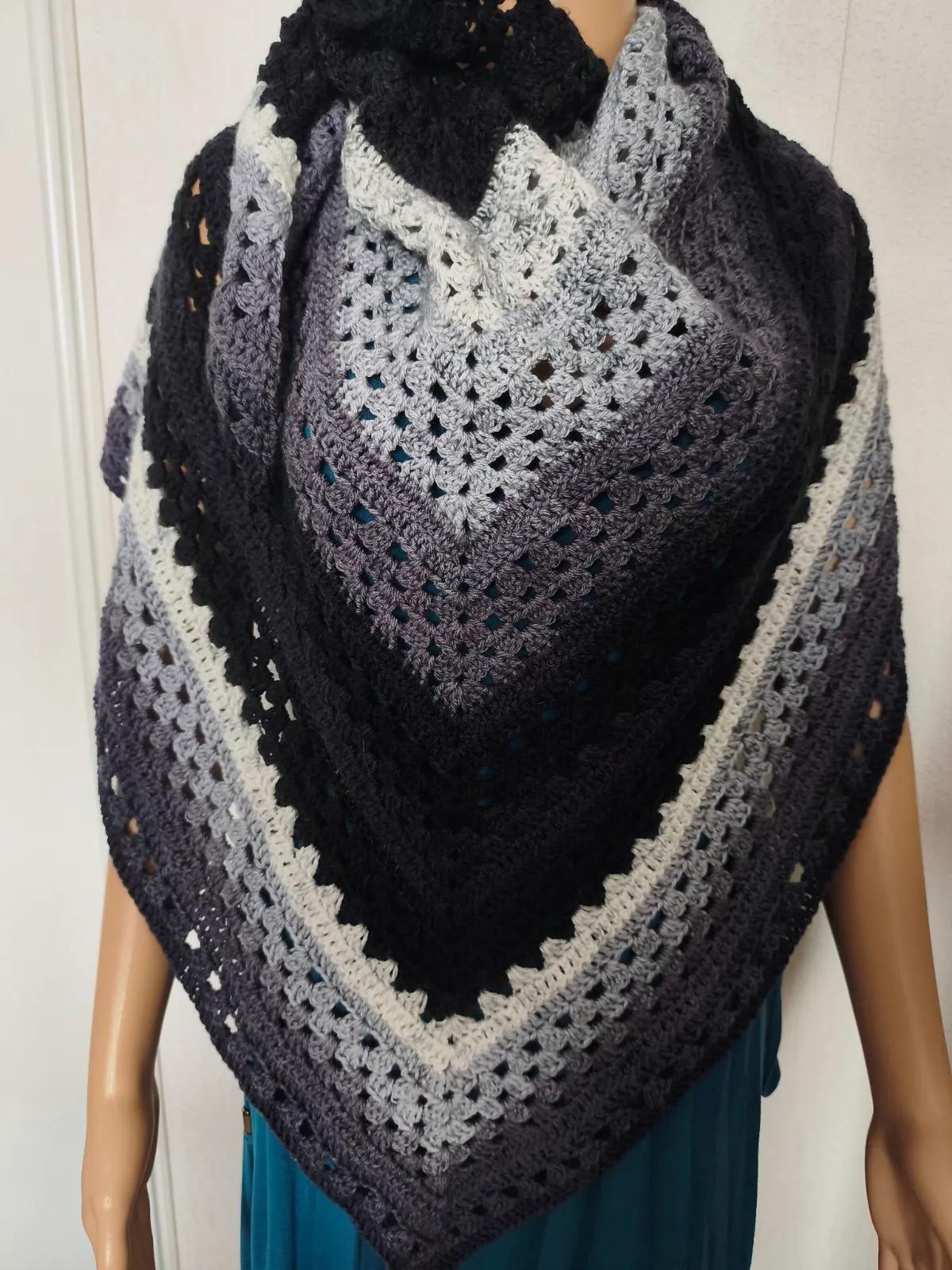 Châle au crochet – fait main – taille Taille unique 3