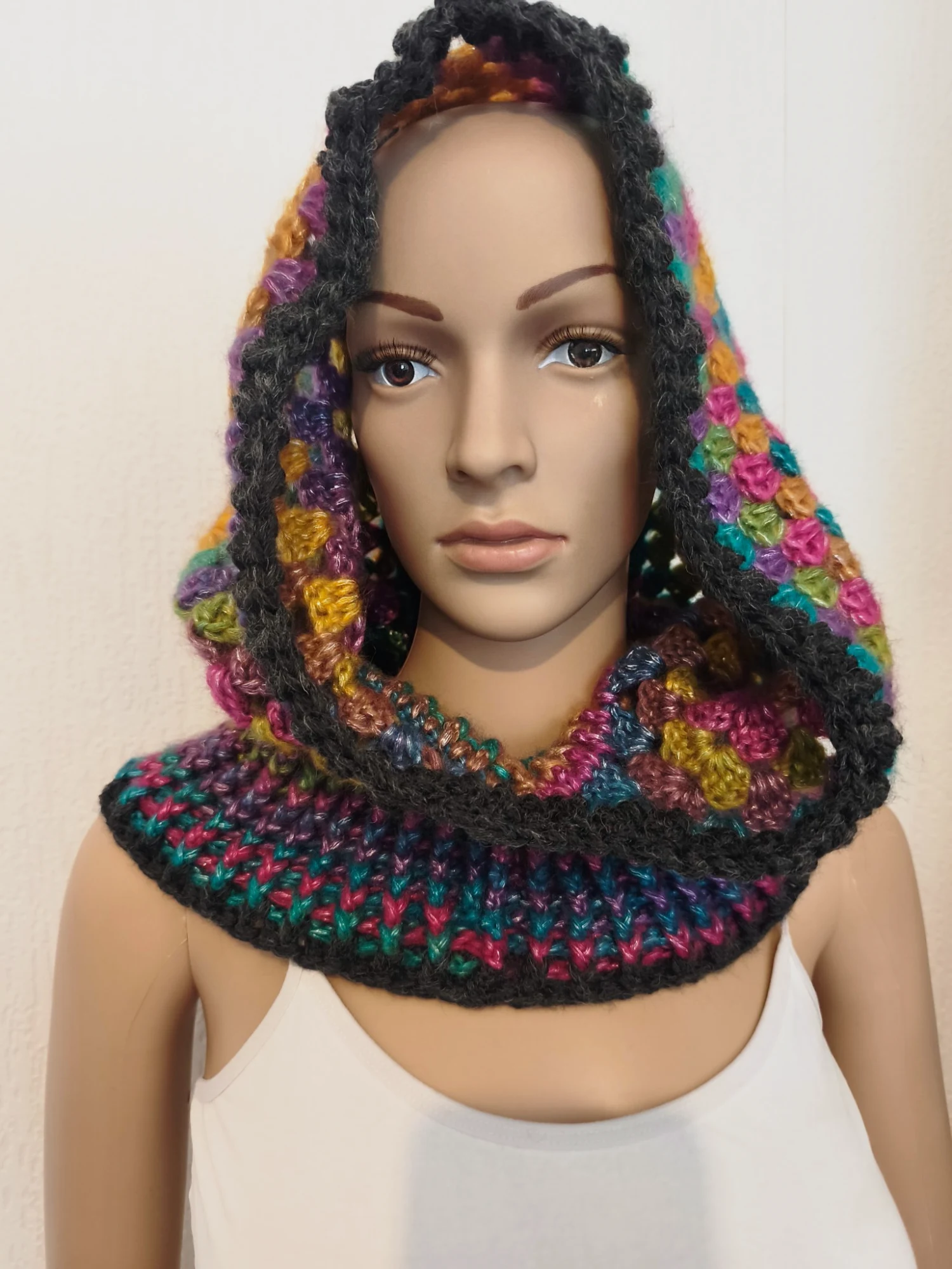 Capuche snood multicolore en crochet