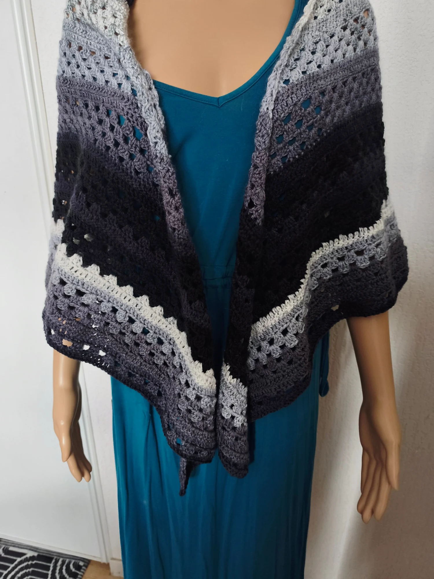 Châle au crochet