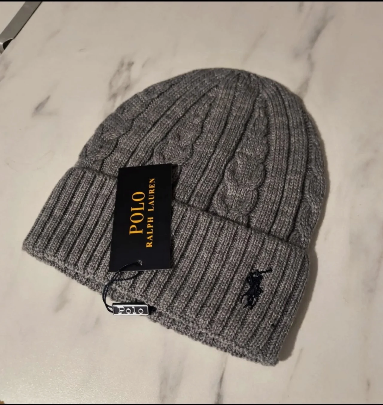 Bonnet torsadée