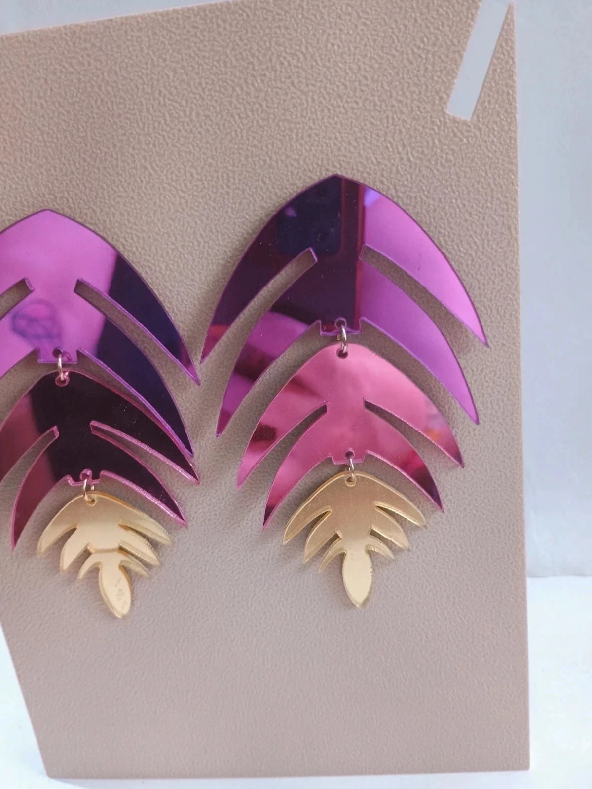Pendientes Largos efecto Espejo Fucsia, Morado y Dorado Estilo Geométrico tropical 3