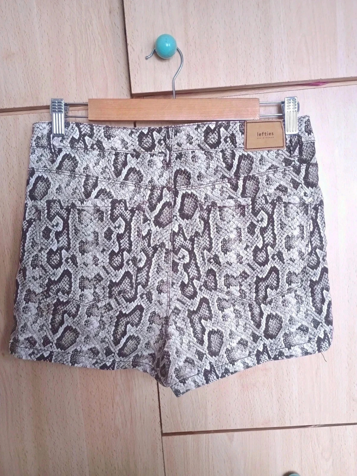 Short vaquero estampado de serpiente – Lefties – taille L / 40 / 12 3