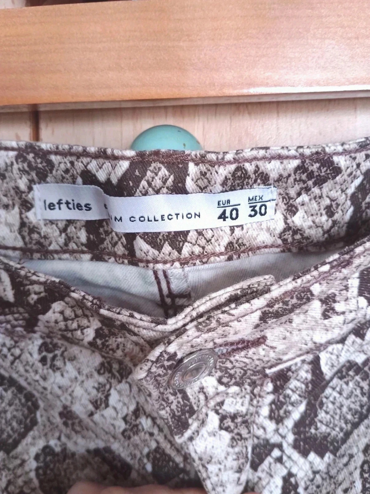 Short vaquero estampado de serpiente – Lefties – taille L / 40 / 12 2