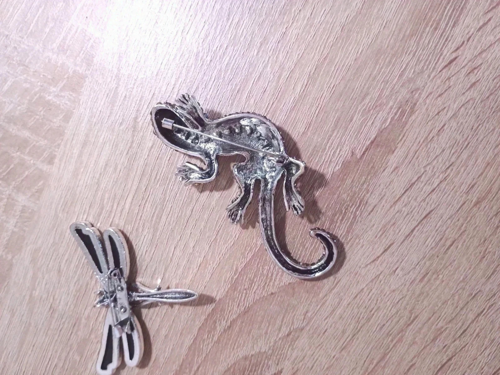 Lote de 3 broches: Cisne, Libélula y Lagarto Salamandra 5