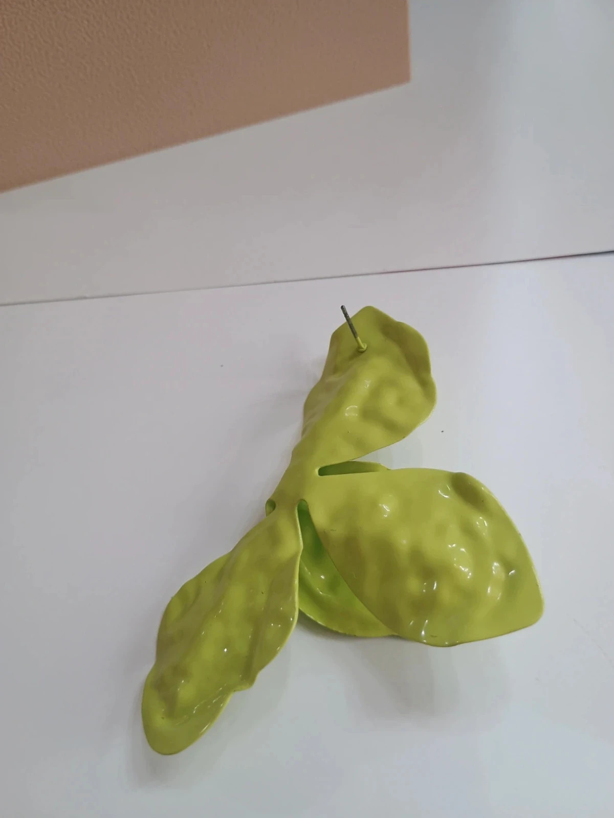 Pendientes Hoja Texturizada Verde Lima Estilo Orgánico y Moderno 5