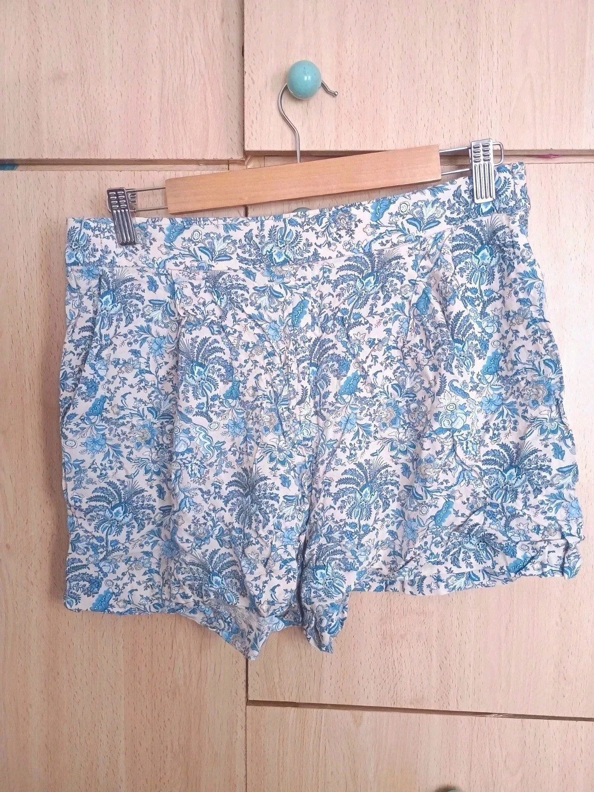 Short fluido floral azul y crema H&M Talla 40 – H&M – taille L / 40 / 12