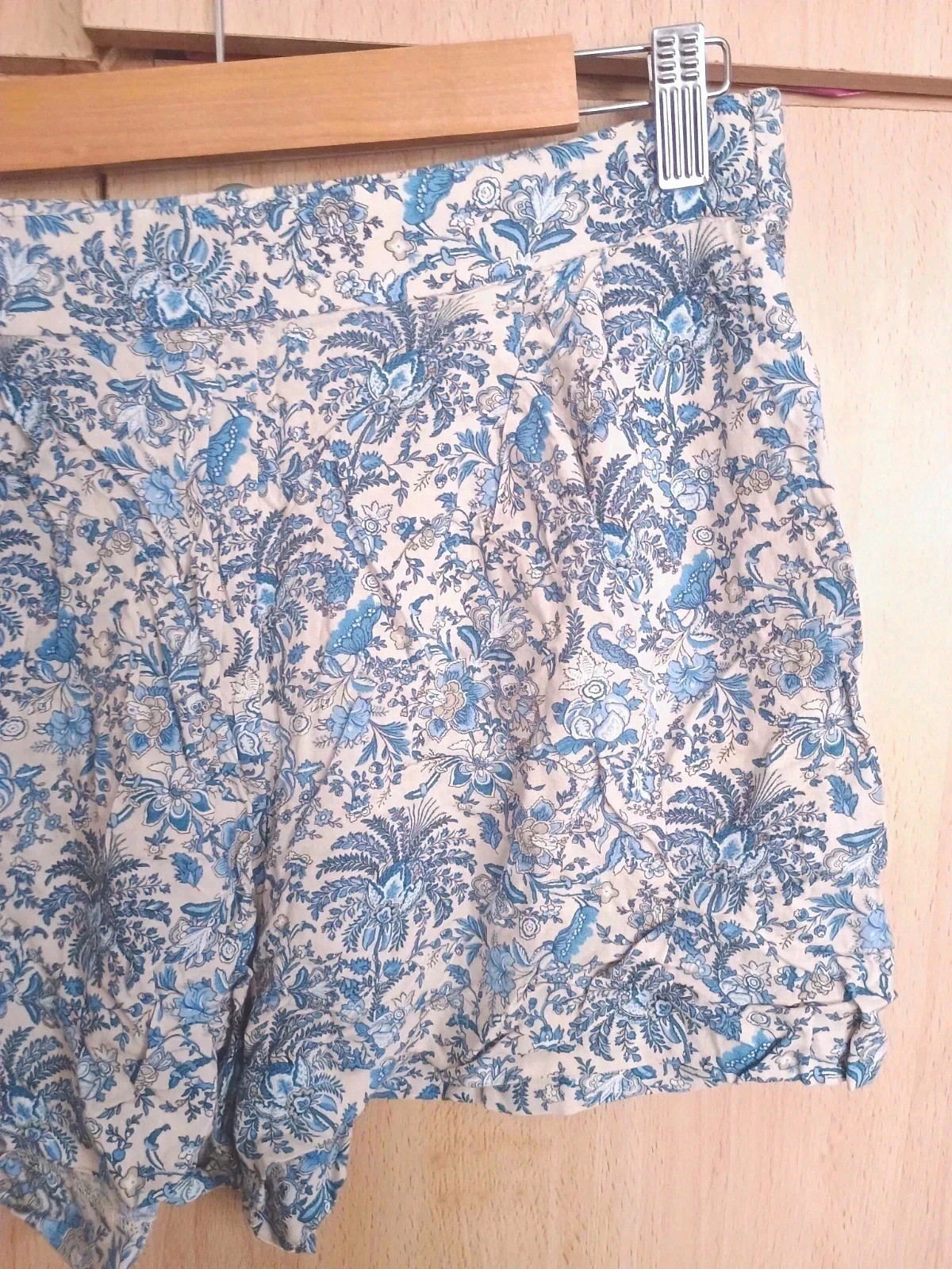Short fluido floral azul y crema H&M Talla 40 – H&M – taille L / 40 / 12 3