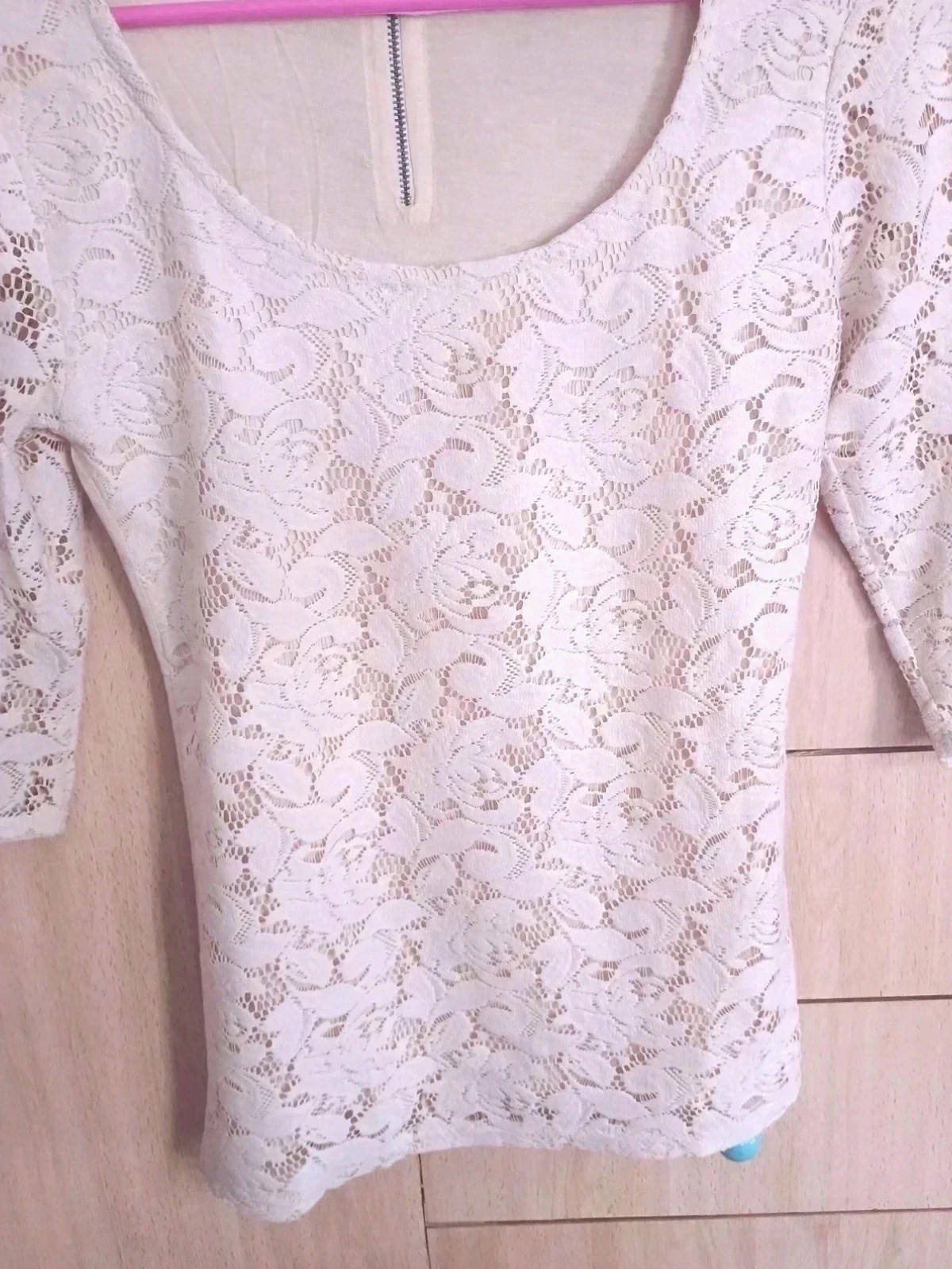 Preciosa camiseta de encaje floral en color crema beige – Bershka – taille L / 40 / 12 3