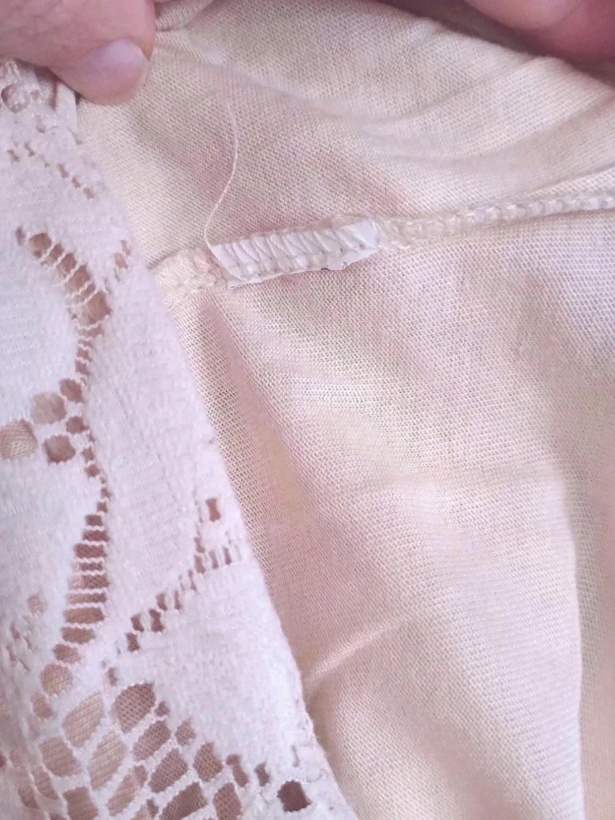 Preciosa camiseta de encaje floral en color crema beige – Bershka – taille L / 40 / 12 5