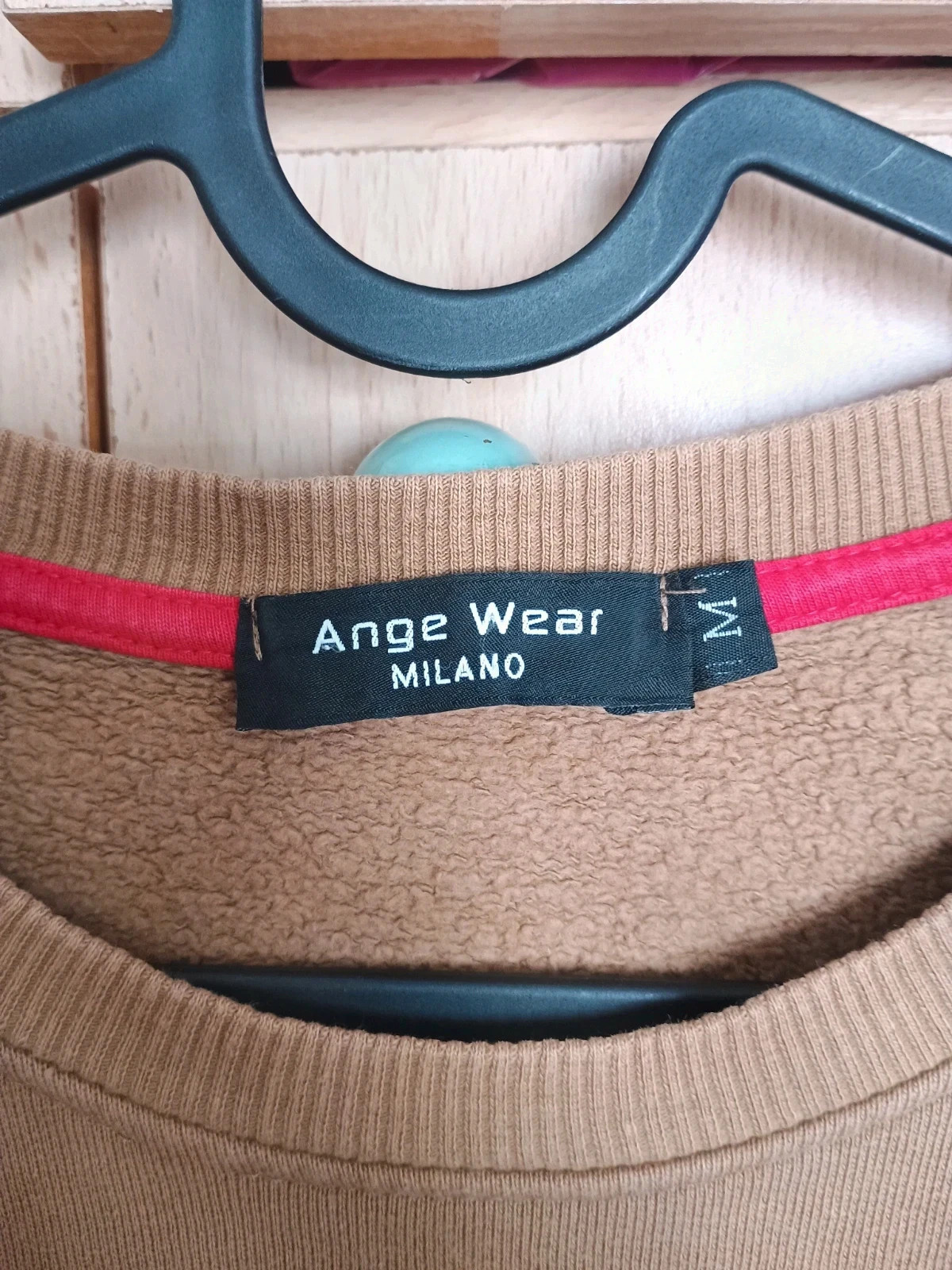 Sudadera Ange Wear Milano Marrón Camel Talla M Con estampado gráfico delantero y trasero – Ange Wear – taille M 2