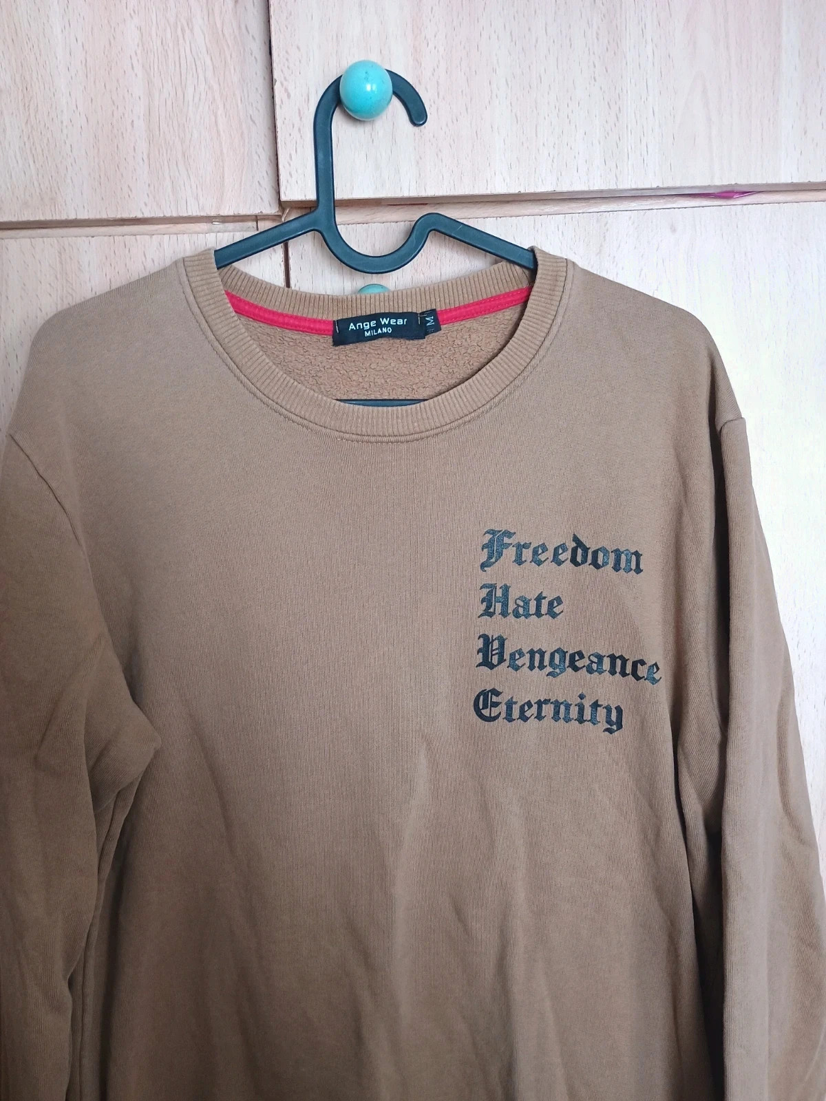 Sudadera Ange Wear Milano Marrón Camel Talla M Con estampado gráfico delantero y trasero – Ange Wear – taille M 4