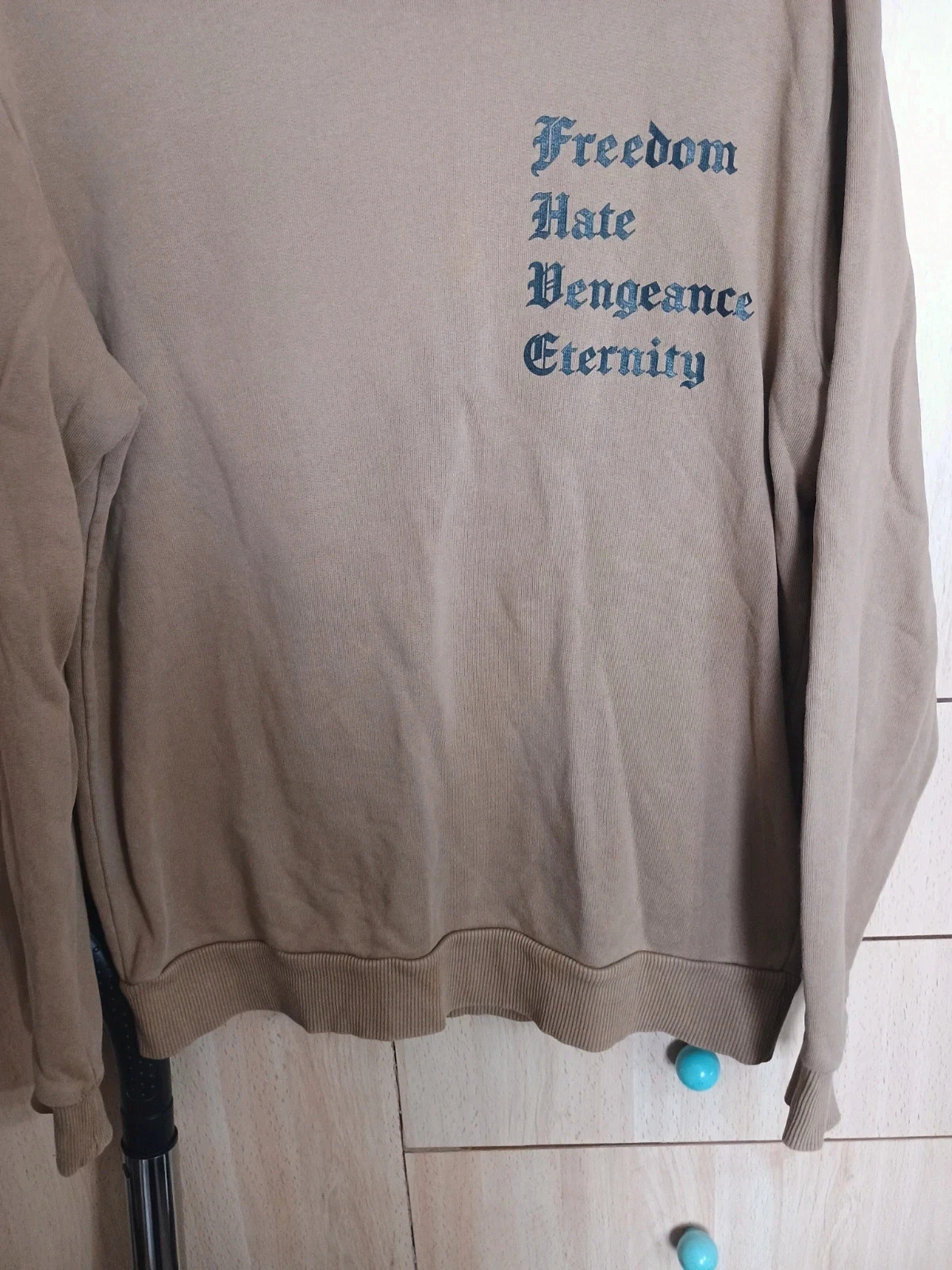 Sudadera Ange Wear Milano Marrón Camel Talla M Con estampado gráfico delantero y trasero – Ange Wear – taille M 5