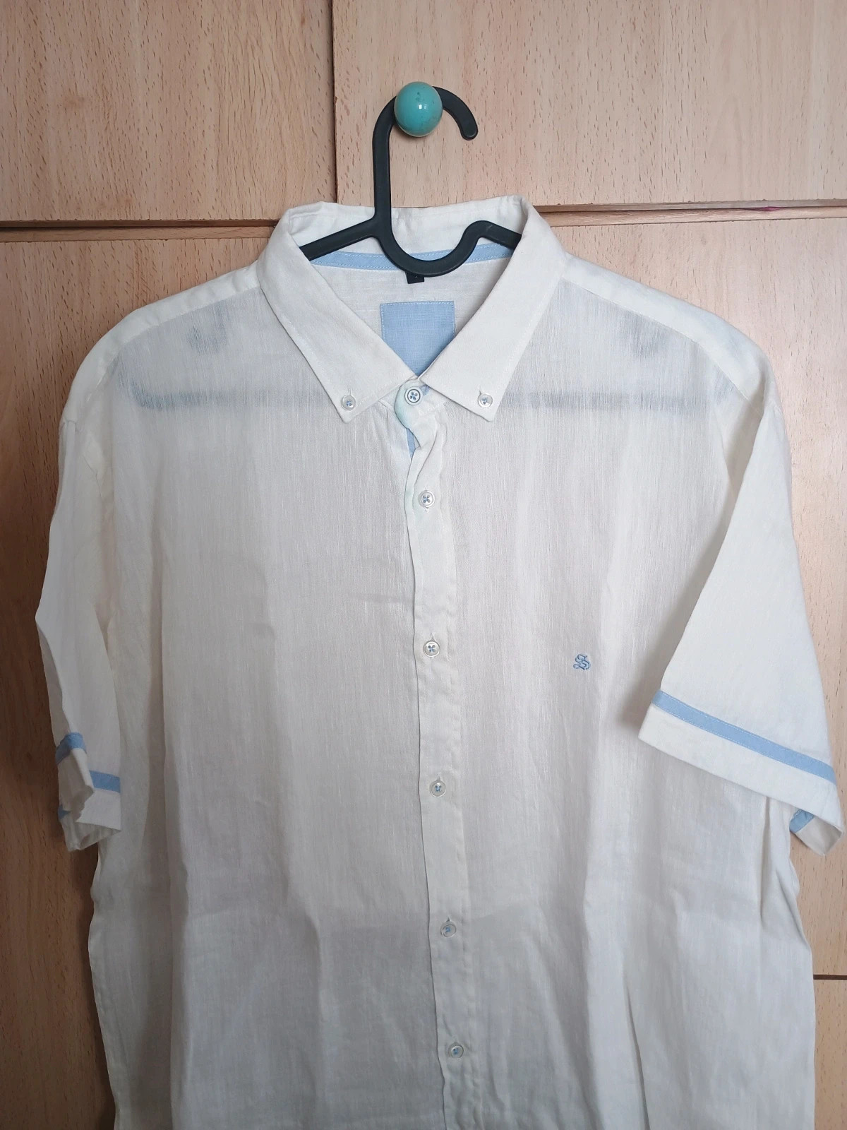 Camisa blanca de manga corta con detalles azules Talla 2XL – taille XXL 2