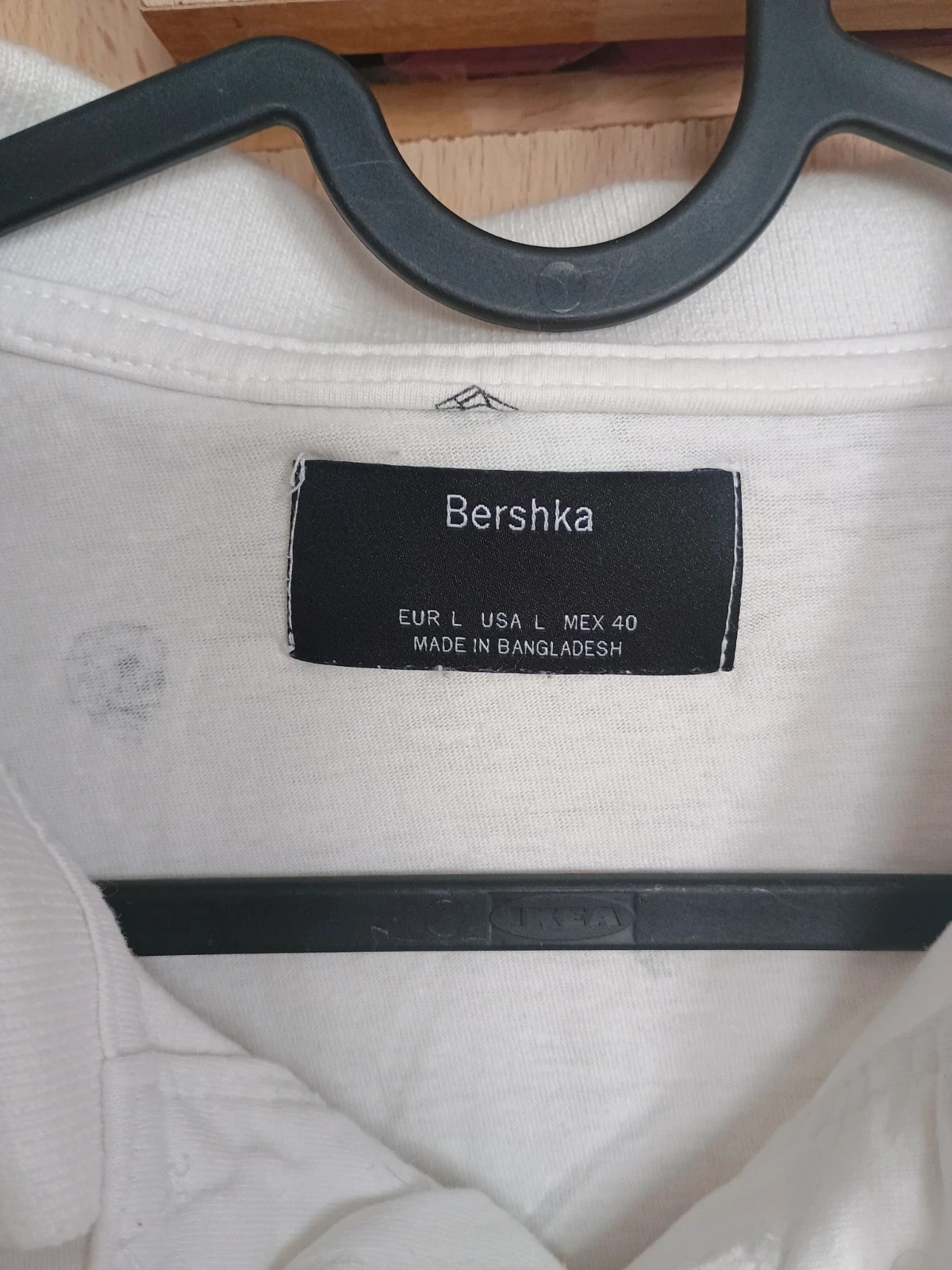 Polo blanco Bershka Estampado calaveras y rosas Talla L – Bershka – taille L 4