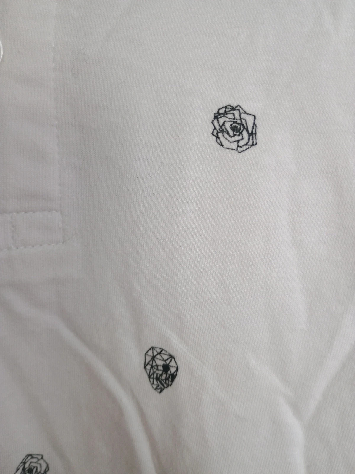 Polo blanco Bershka Estampado calaveras y rosas Talla L – Bershka – taille L 3