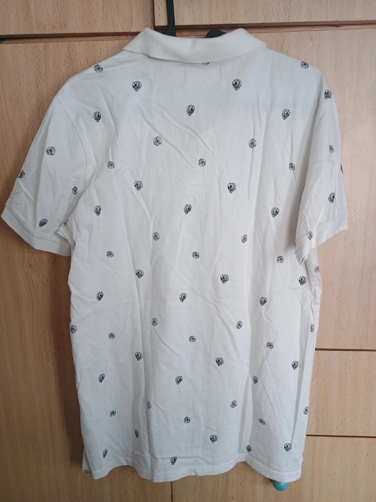 Polo blanco Bershka Estampado calaveras y rosas Talla L – Bershka – taille L 2