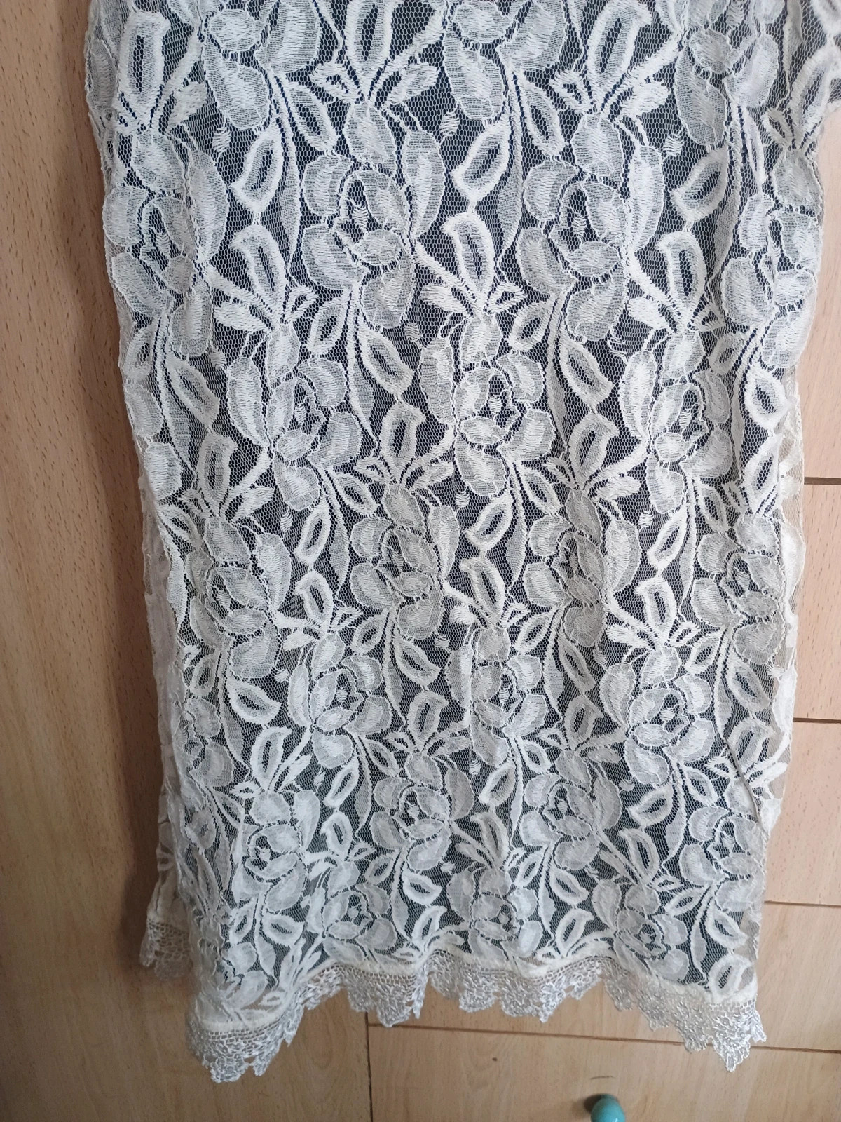 Vestido corto de encaje blanco y negro Club L – Club L – taille M / 38 / 10 3