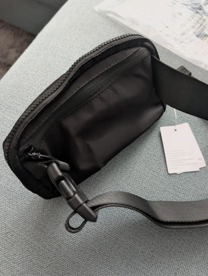 Vende sacoche lululemon  1L neuf  – Lululemon 2