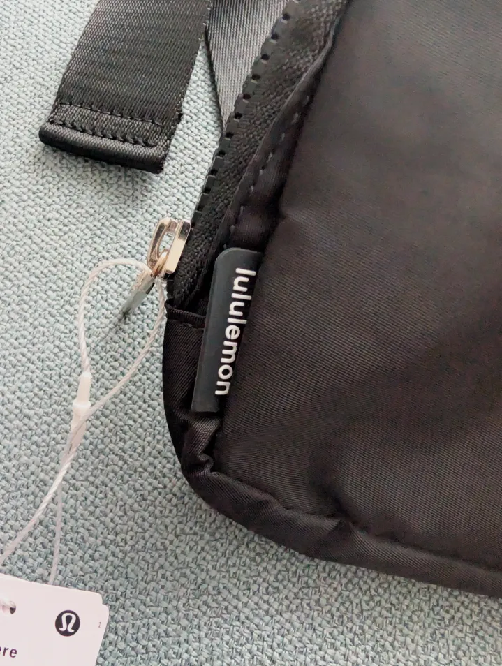 Vende sacoche lululemon  1L neuf  – Lululemon 3