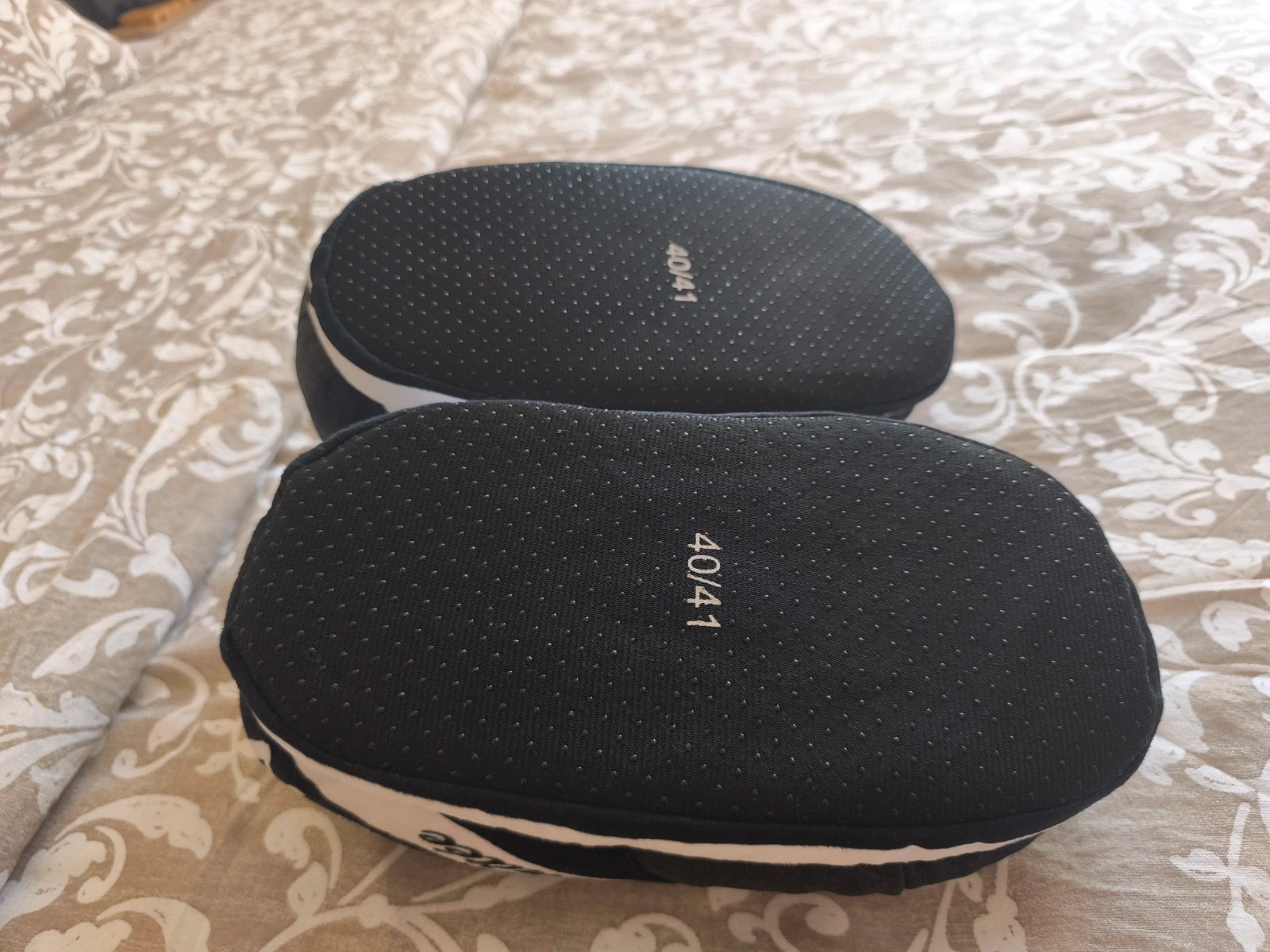 Chaussons noir – pantuflas – taille 40 4