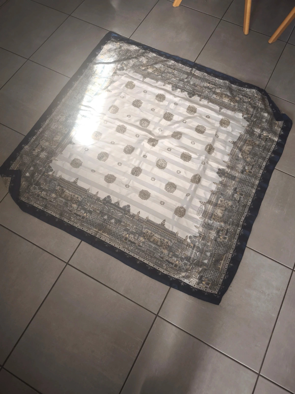 Foulard carré grand – Carré 3
