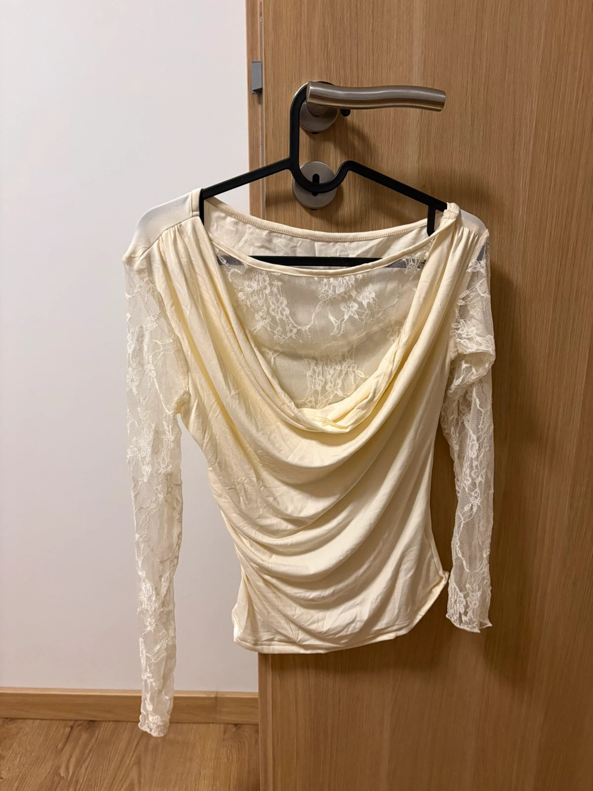 Top asymétrique beige/crème avec manches en dentelle – Shein – taille XS / 34 / 6 2