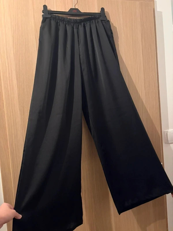 Pantalon noir large et fluide à taille élastique – Made In Italy – taille Taille unique 2