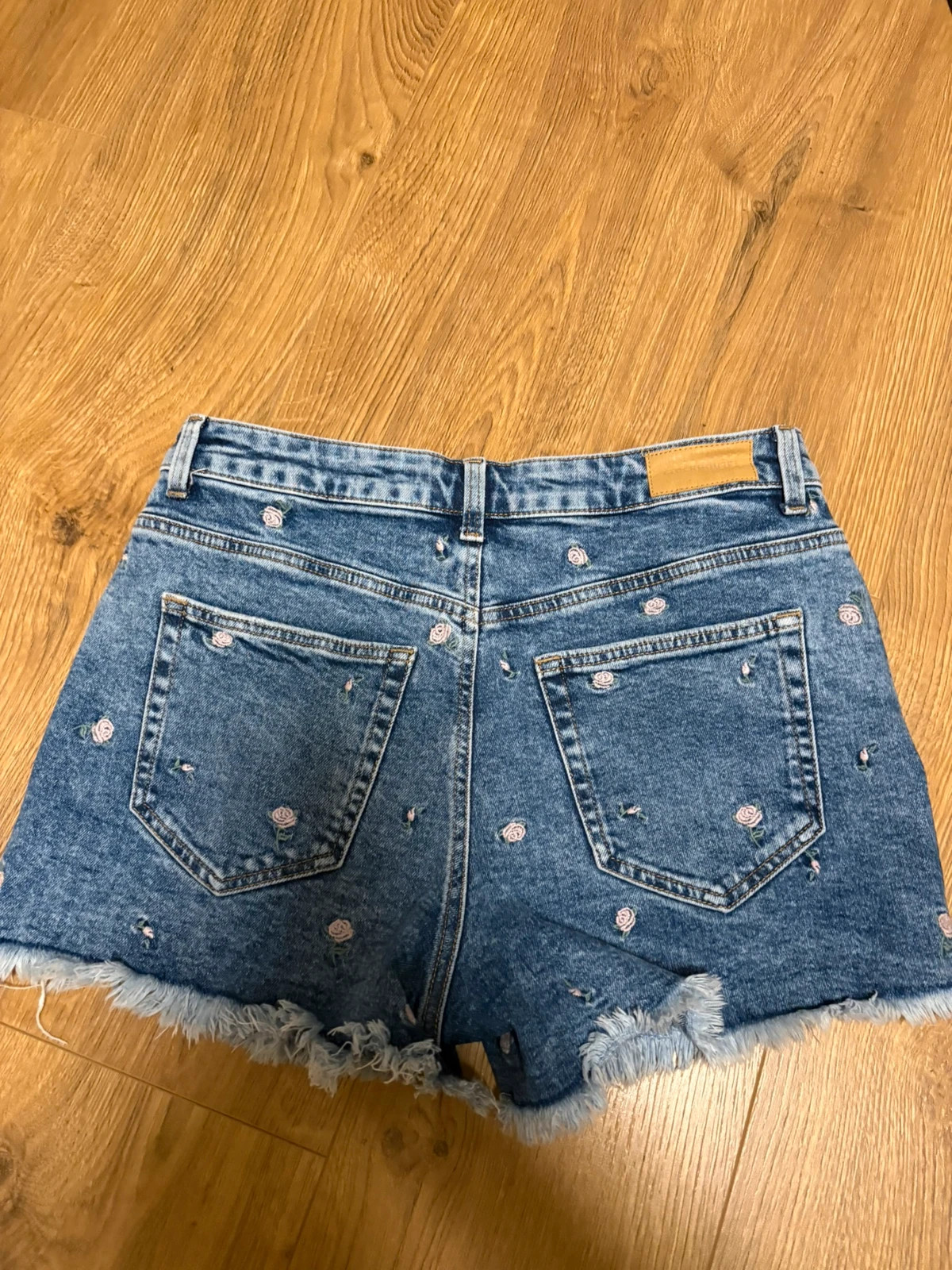 Short en jean brodé fleurs – C&A – taille L / 40 / 12 2