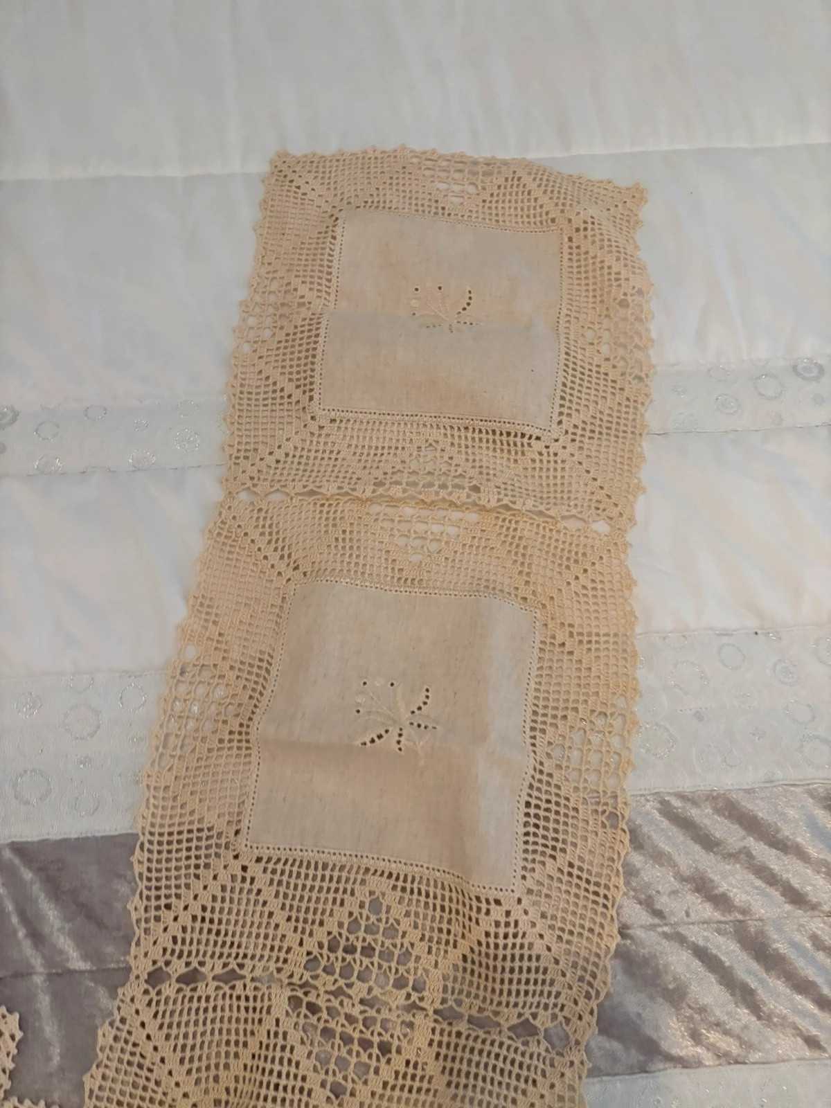 Lot de napperons / chemin de table vintage en dentelle et broderie 5