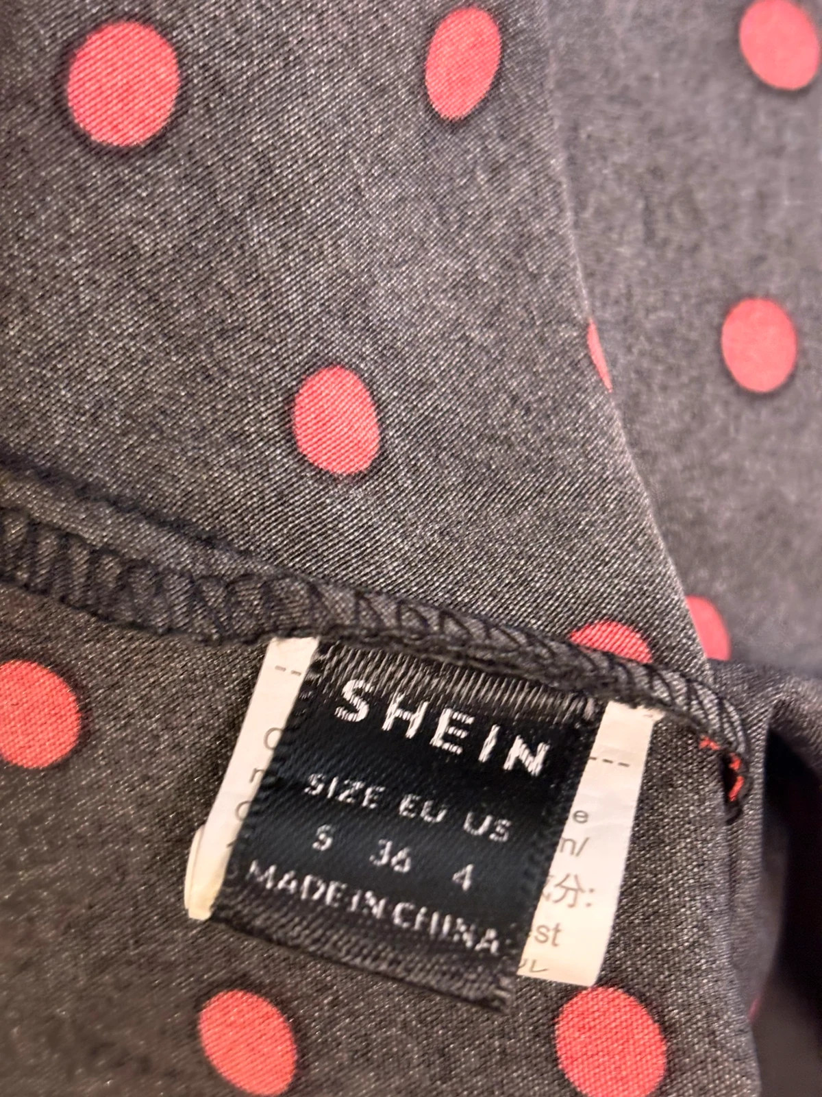 Robe noire avec des points rouges – Shein – taille S / 36 / 8 3