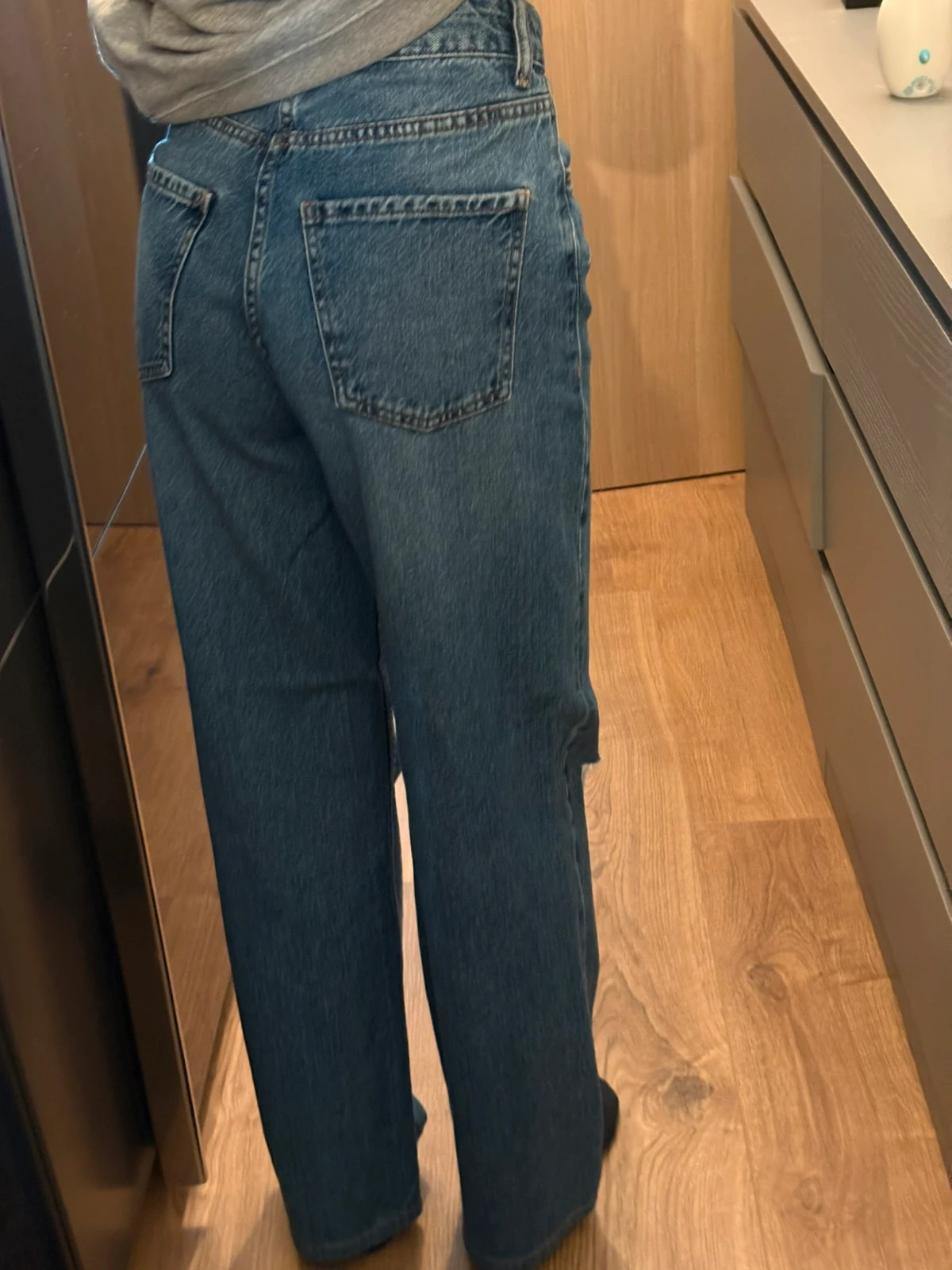 Jean bleu (en bas à droite) – Bershka – taille XS / 34 / 6 3