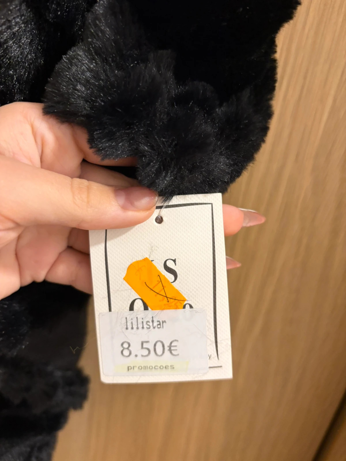 Poncho noir effet fourrure – Lili Star – taille Taille unique 3
