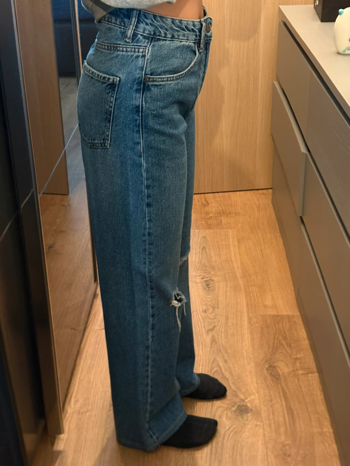 Jean bleu (en bas à droite) – Bershka – taille XS / 34 / 6 2