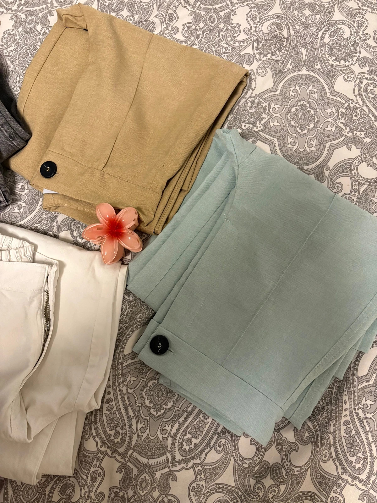 Lot de Pantalon Taille S – DIFFERENT – taille S / 36 / 8 3
