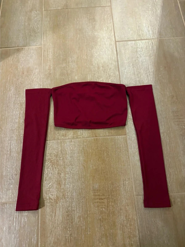 Haut rouge avec manches longues et coupe courte (crop top). – Shein – taille XS / 34 / 6 2