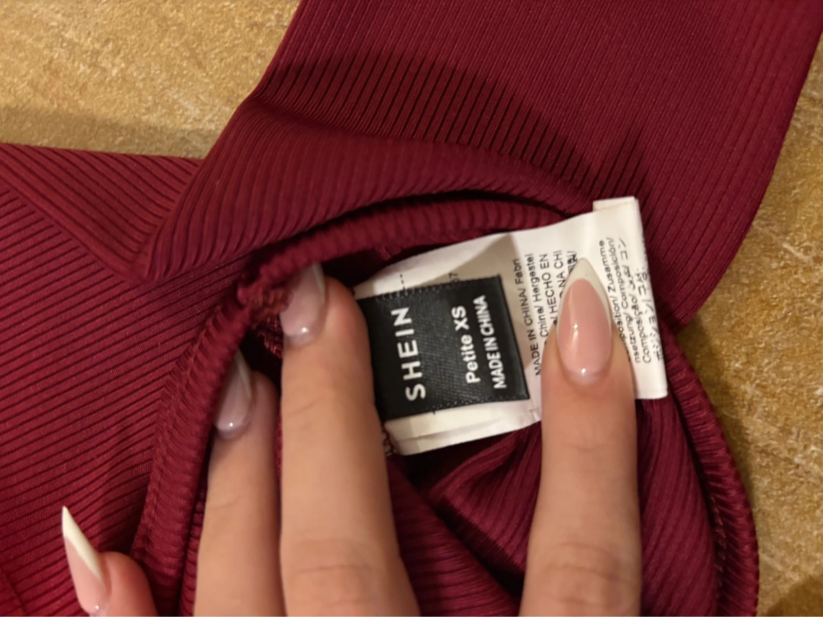 Haut rouge avec manches longues et coupe courte (crop top). – Shein – taille XS / 34 / 6 4