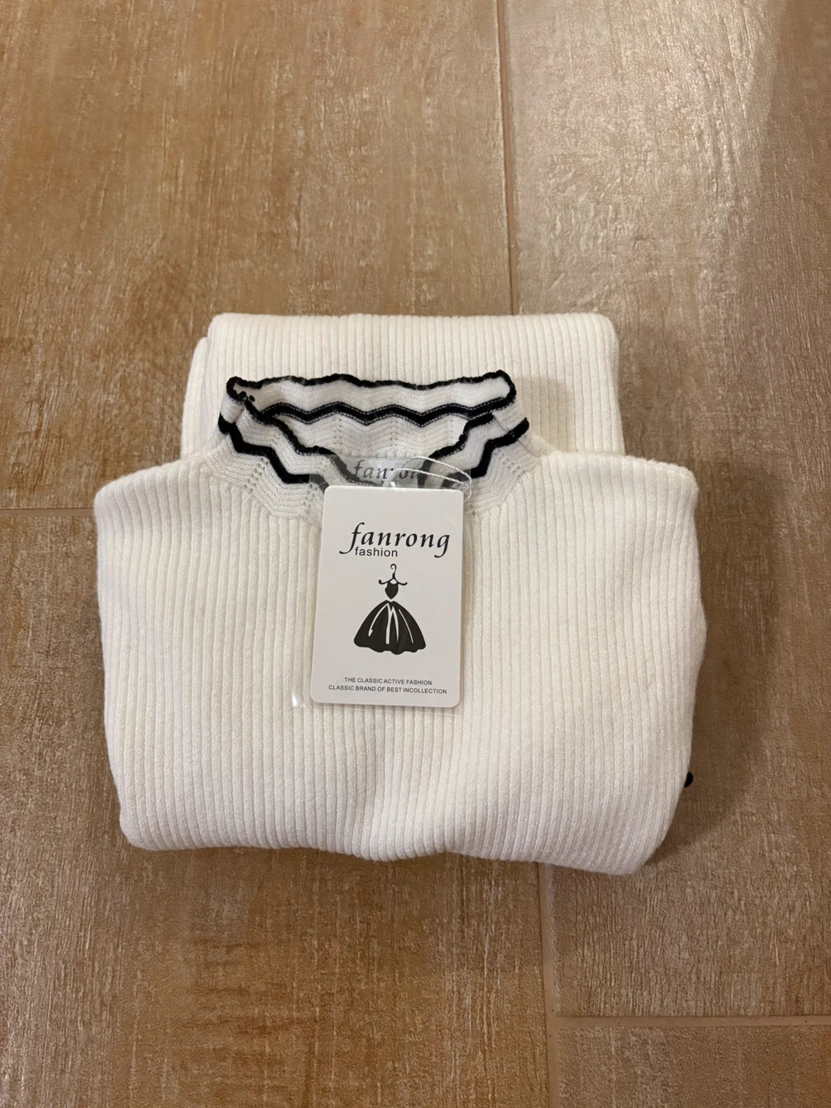 Haut blanc col montant avec détails noirs – Fanrong – taille L / 40 / 12 2