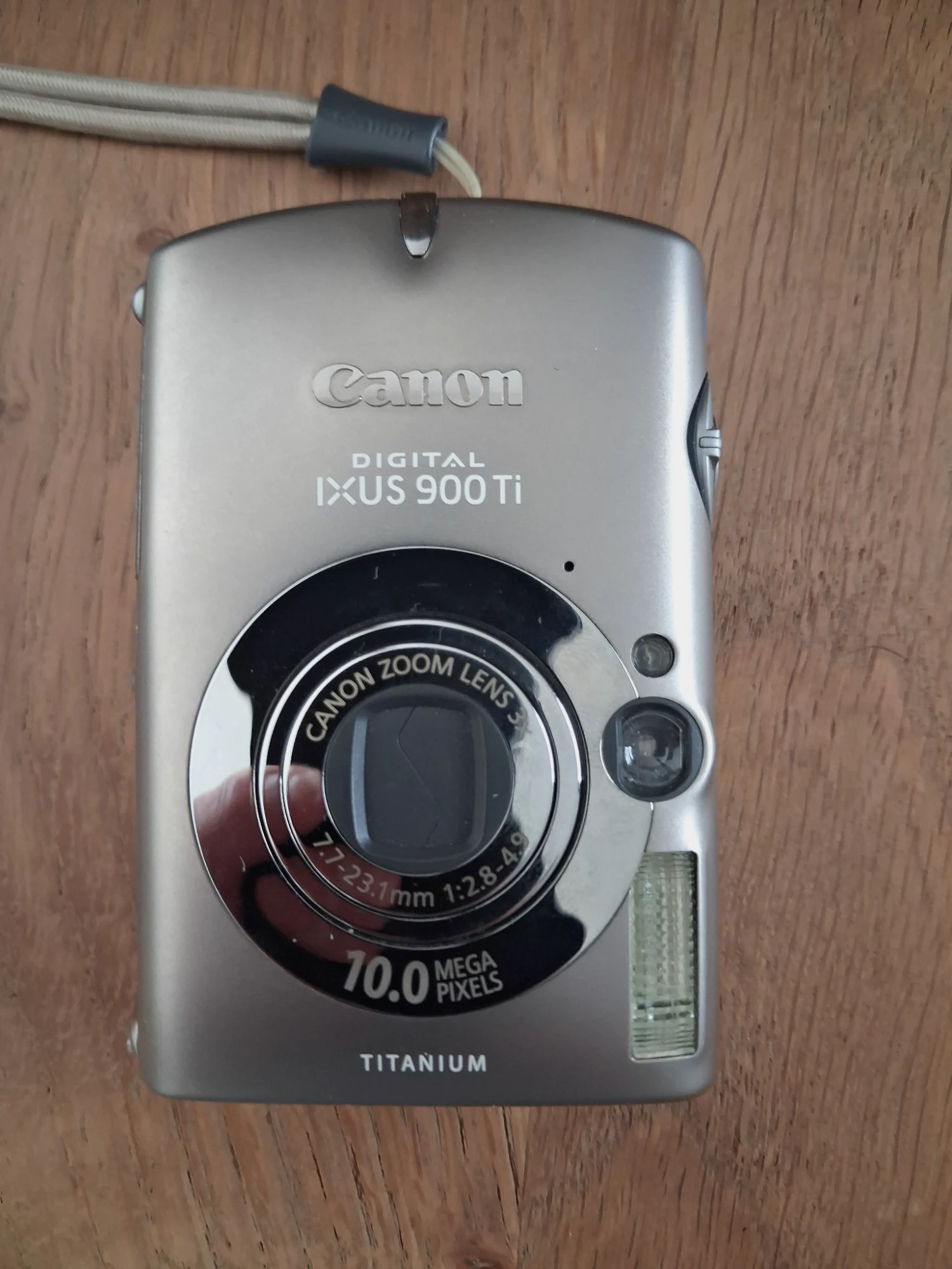 Canon IXUS 900 TiCanon IXUS 900 Ti