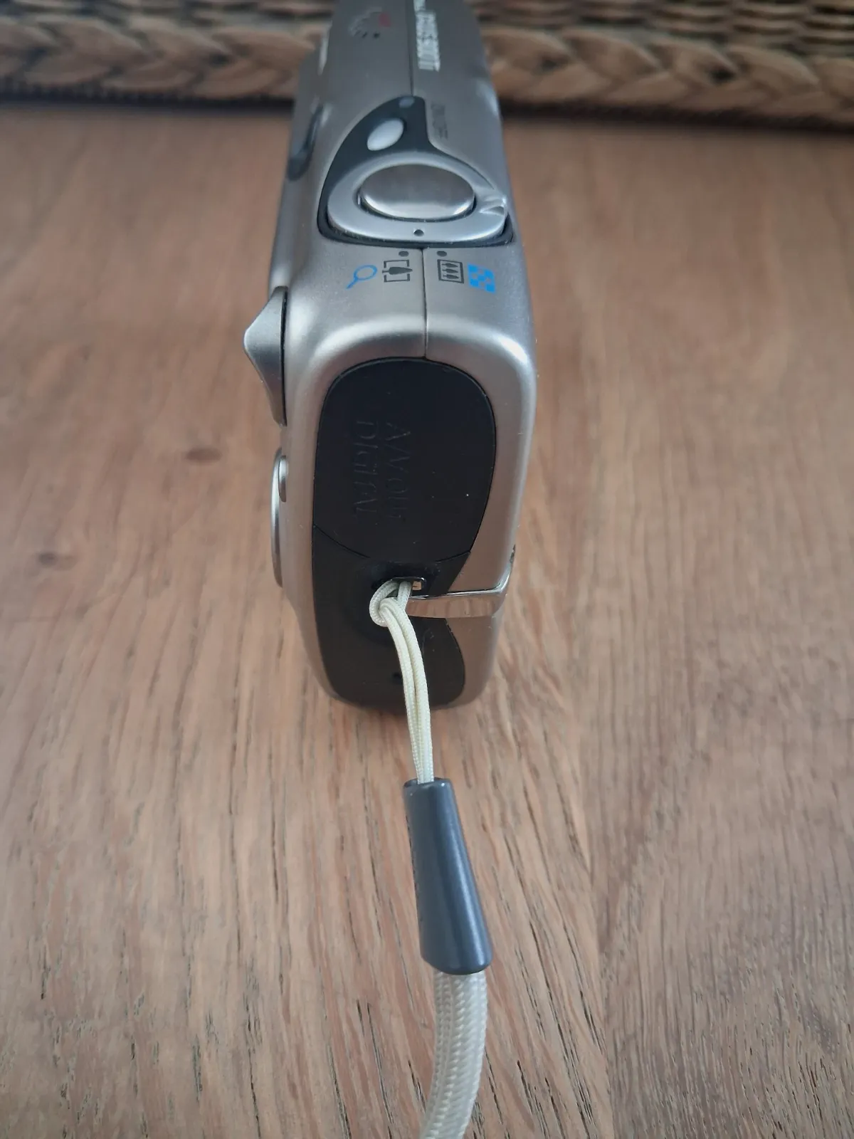 Canon IXUS 900 TiCanon IXUS 900 Ti – Canon 8