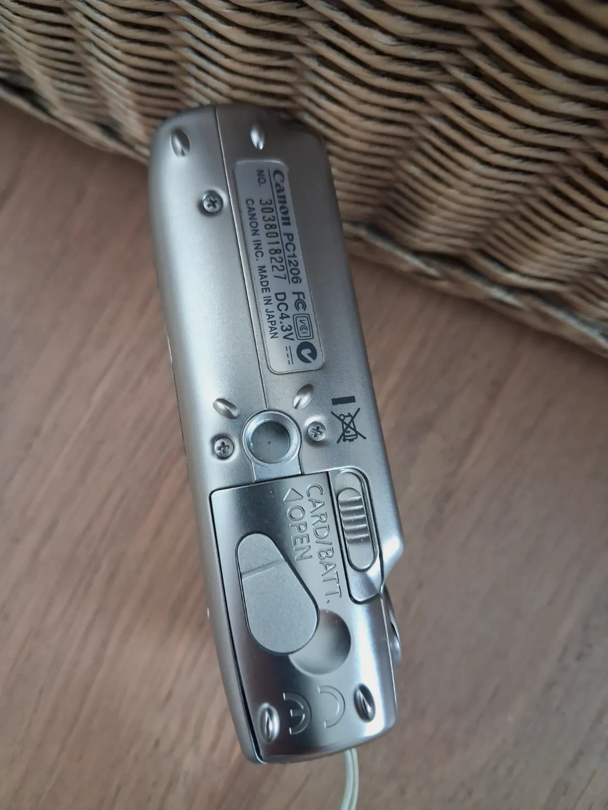 Canon IXUS 900 TiCanon IXUS 900 Ti – Canon 9