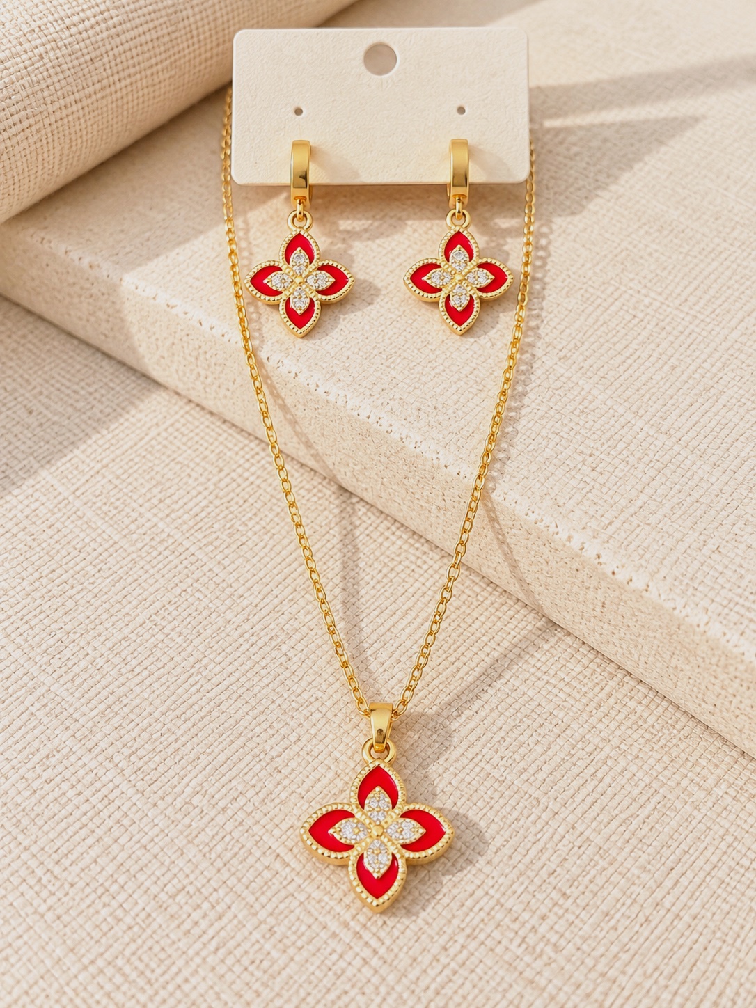 Parure collier et boucles d'oreilles dorées et rouges – Autre – taille Taille unique
