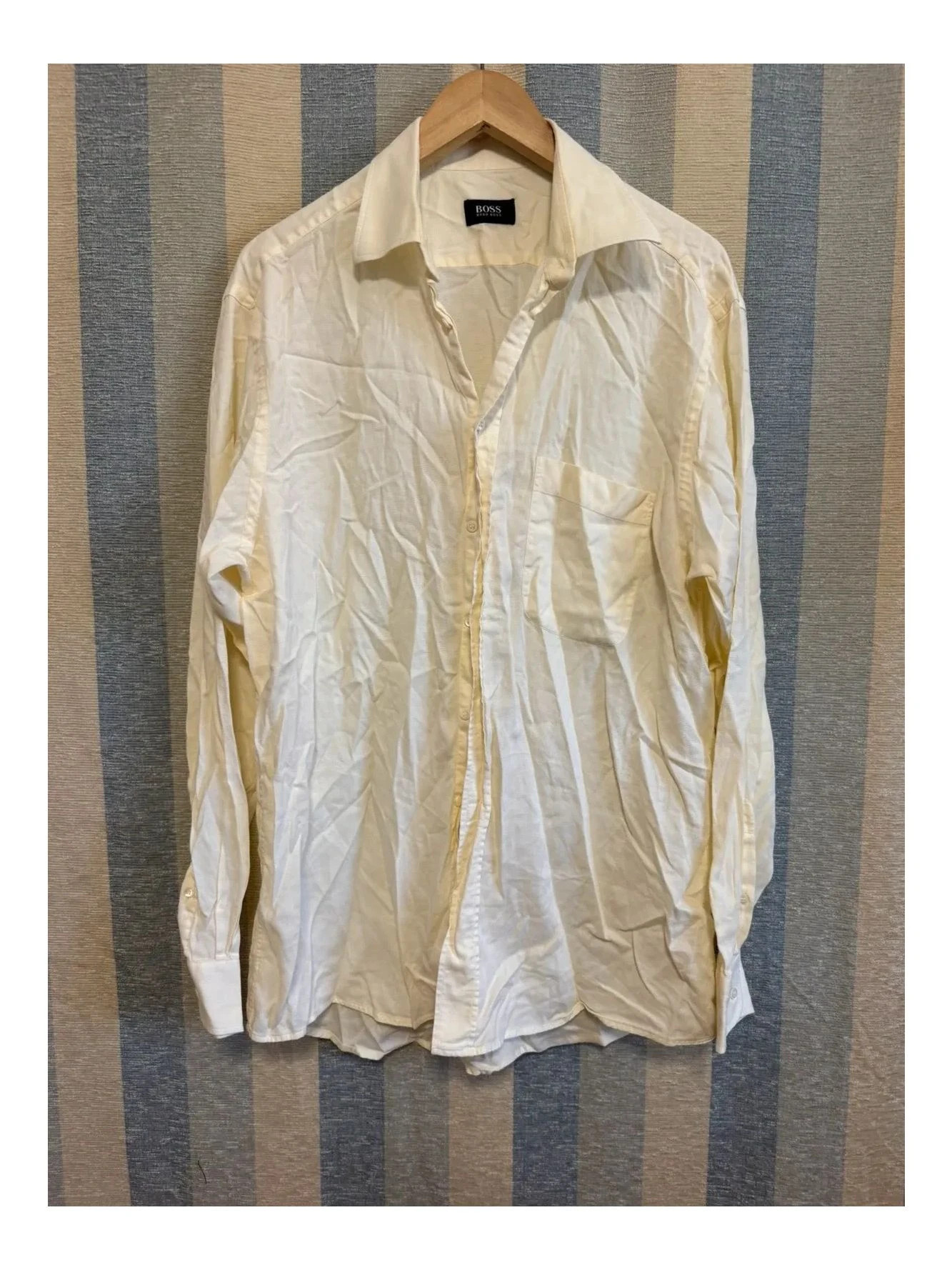 Camisa color crema de Hugo Boss talla 42 📀