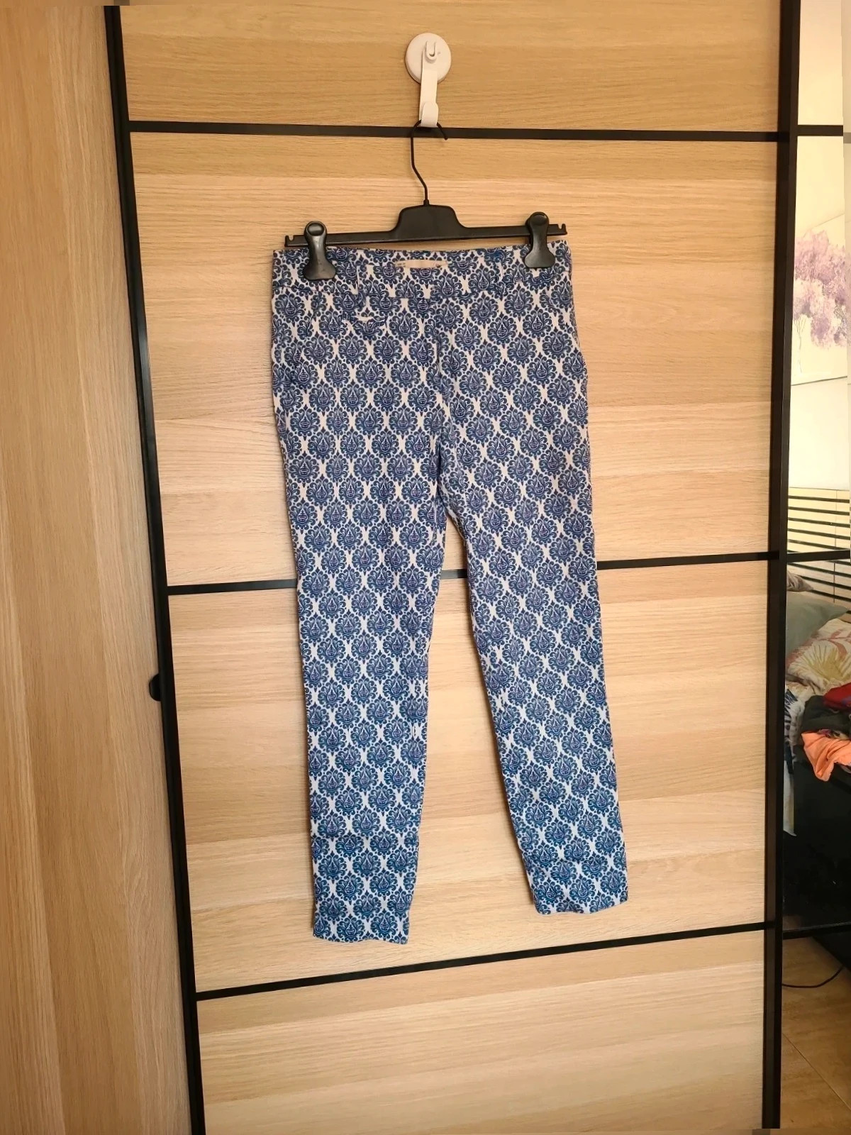 Preciosos pantalones finos Y estampados de Sfera talla 38 – Sfera – taille M / 38 / 10