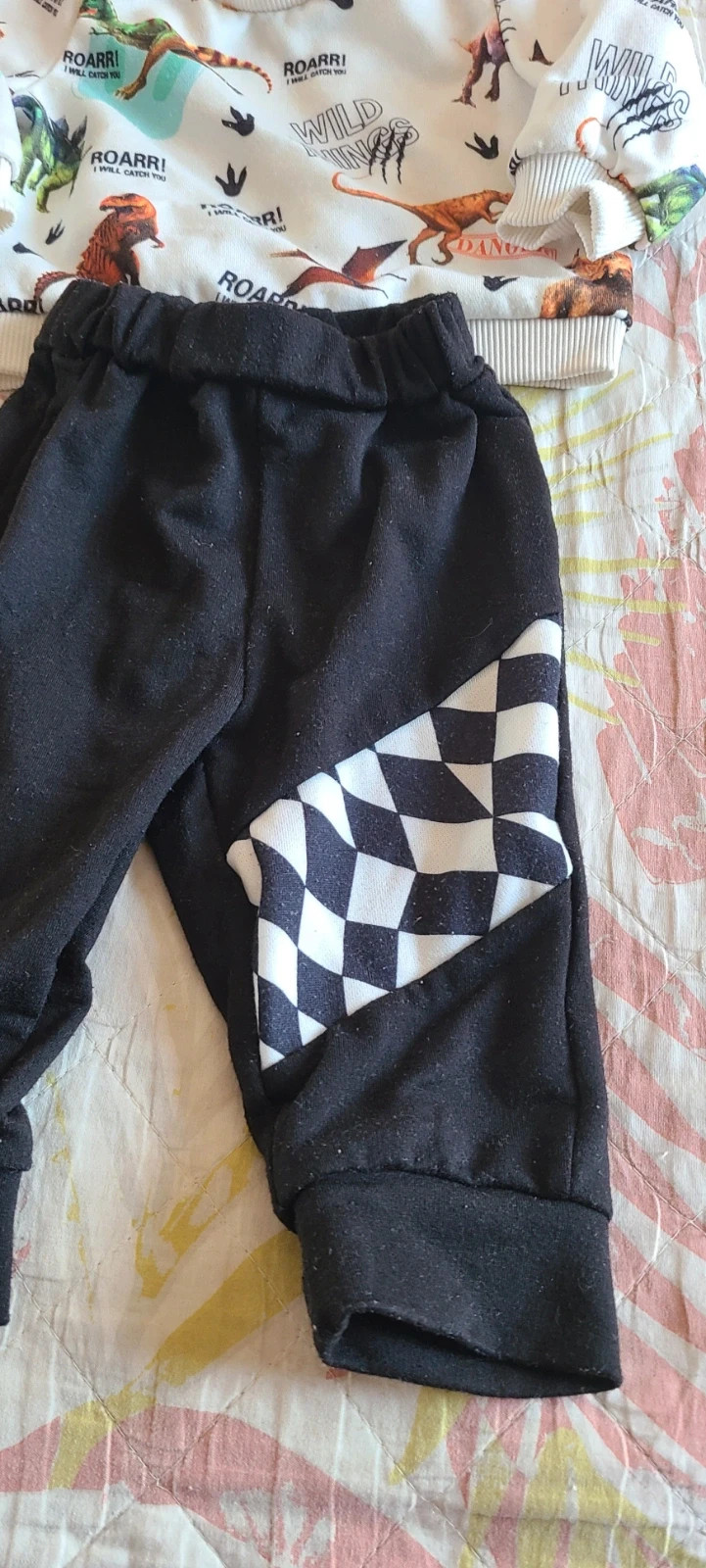 Chandal de niños 6-9 meses dinosaurios – Shein – taille 6-9 mois / 68 cm 2