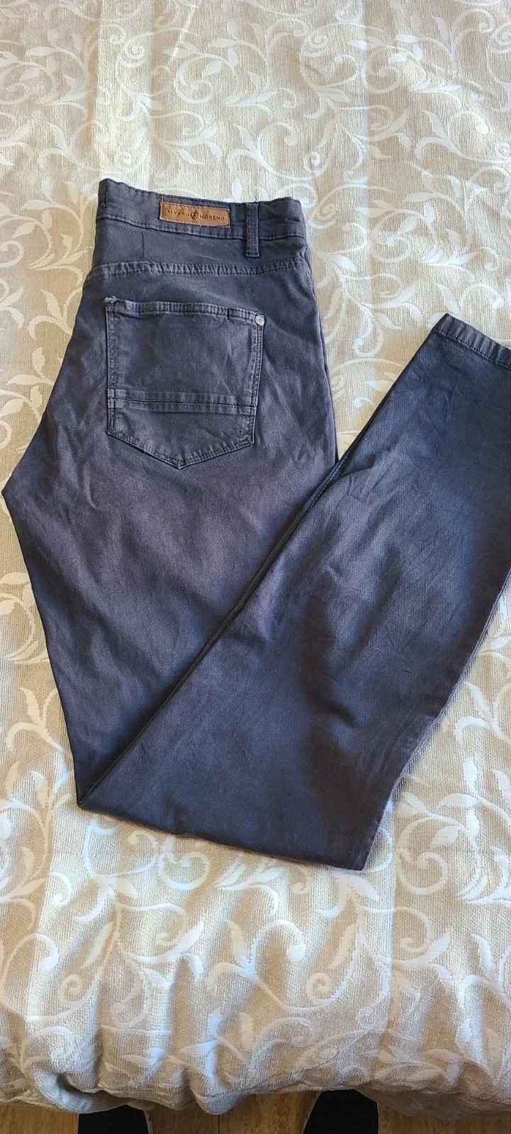 Pantalón gris oscuro de Álvaro Moreno talla 38