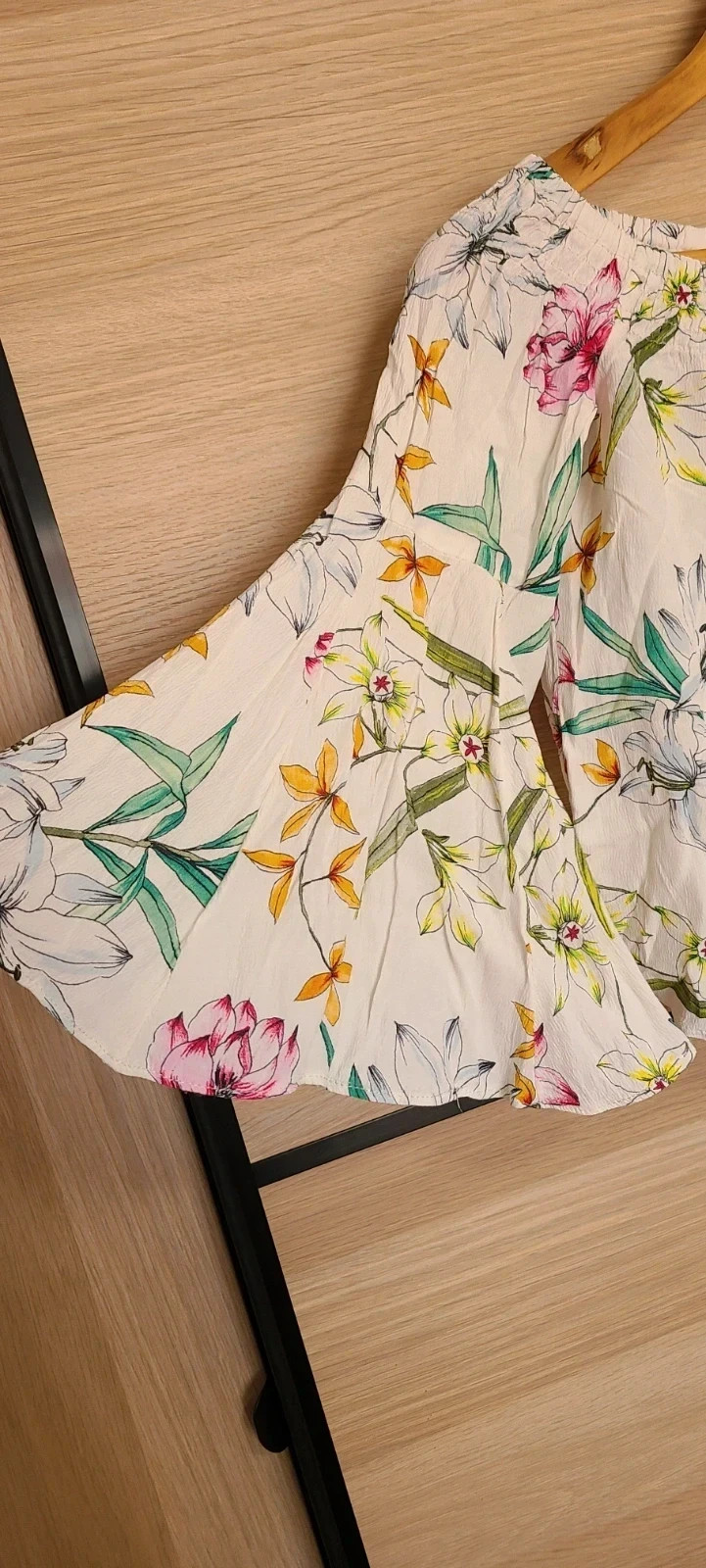 Preciosa blusa floreada de Bershka talla XS – Bershka – taille XS / 34 / 6 3