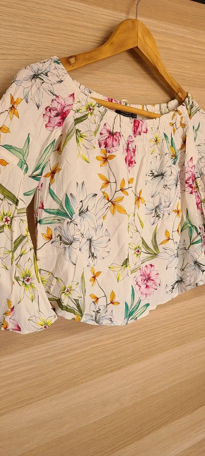 Preciosa blusa floreada de Bershka talla XS – Bershka – taille XS / 34 / 6 4