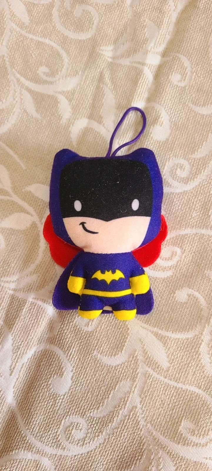 Peluche de Batgirl que formó parte de una colección de la Cajita Feliz de McDonald's en 2021.