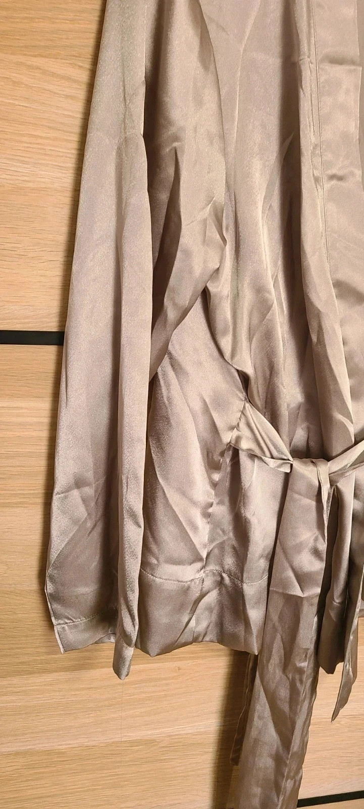 Bata de raso corta gris perlado talla M – Visto Bueno – taille M / 38 / 10 3