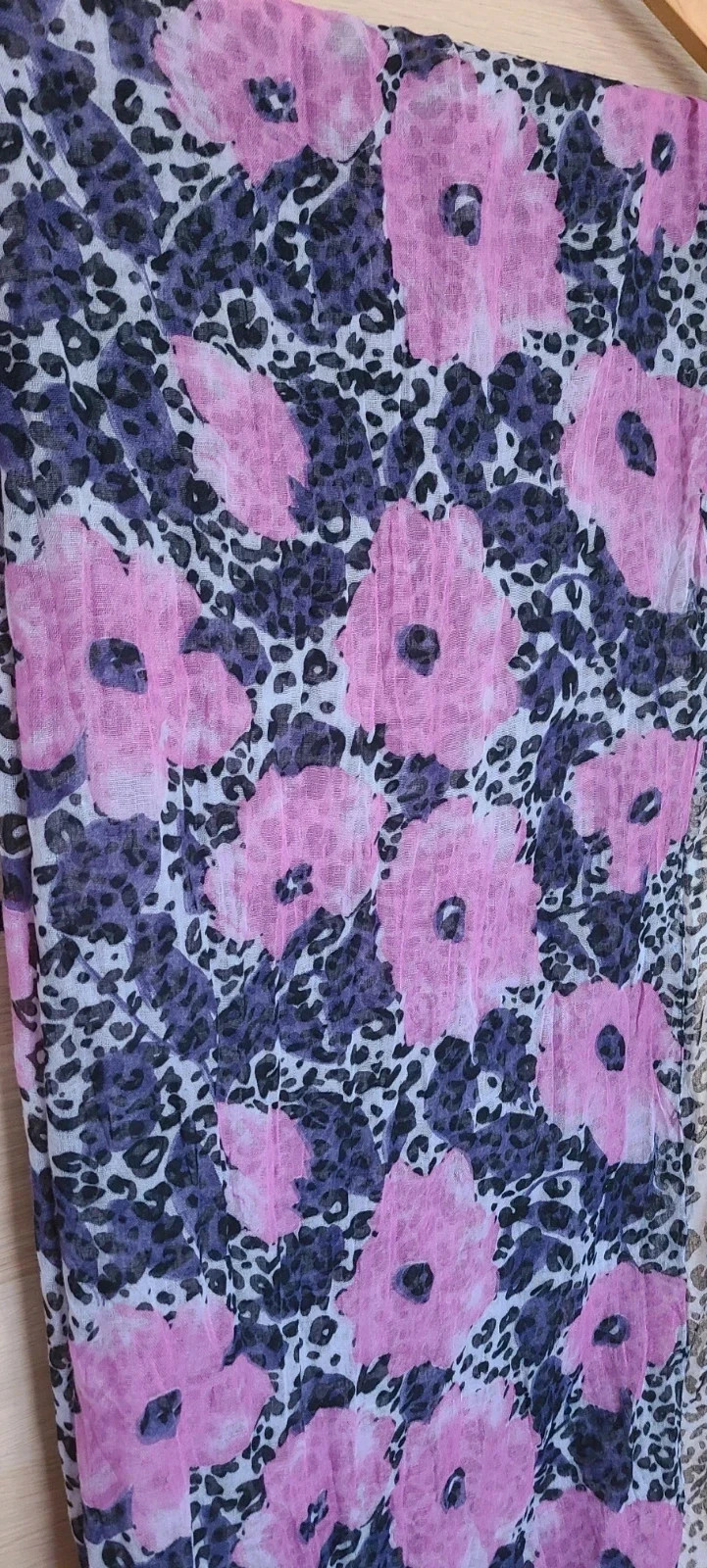 Precioso pañuelo largo con estampado 2